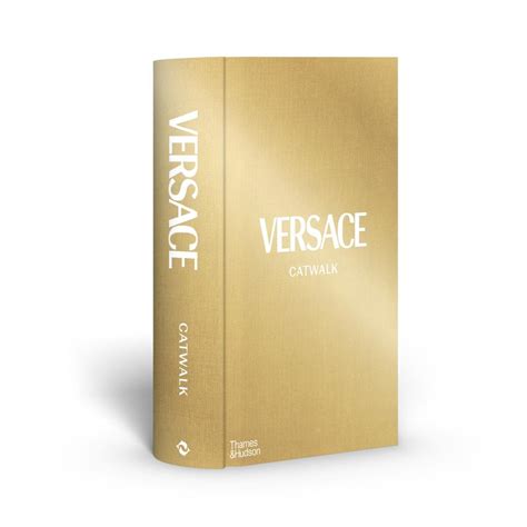 libro sfilate versace|Versace: The Complete Collections (Catwalk).